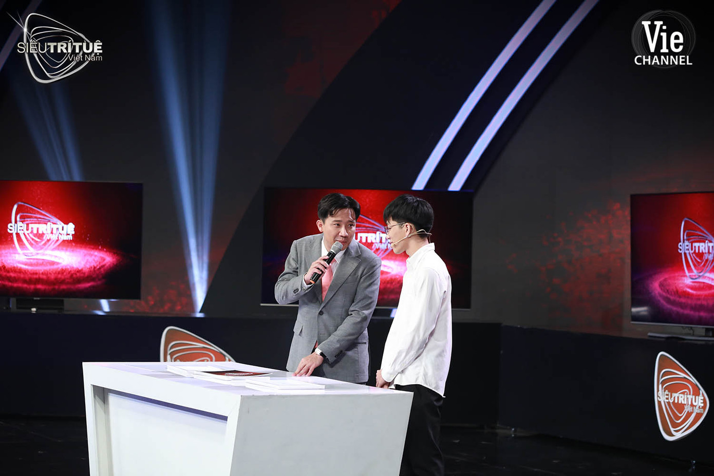 Siêu Trí Tuệ Việt Nam: Nghẹt thở theo dõi họa sĩ 3D định vị 28 triệu điểm ảnh bằng mắt ảnh 4