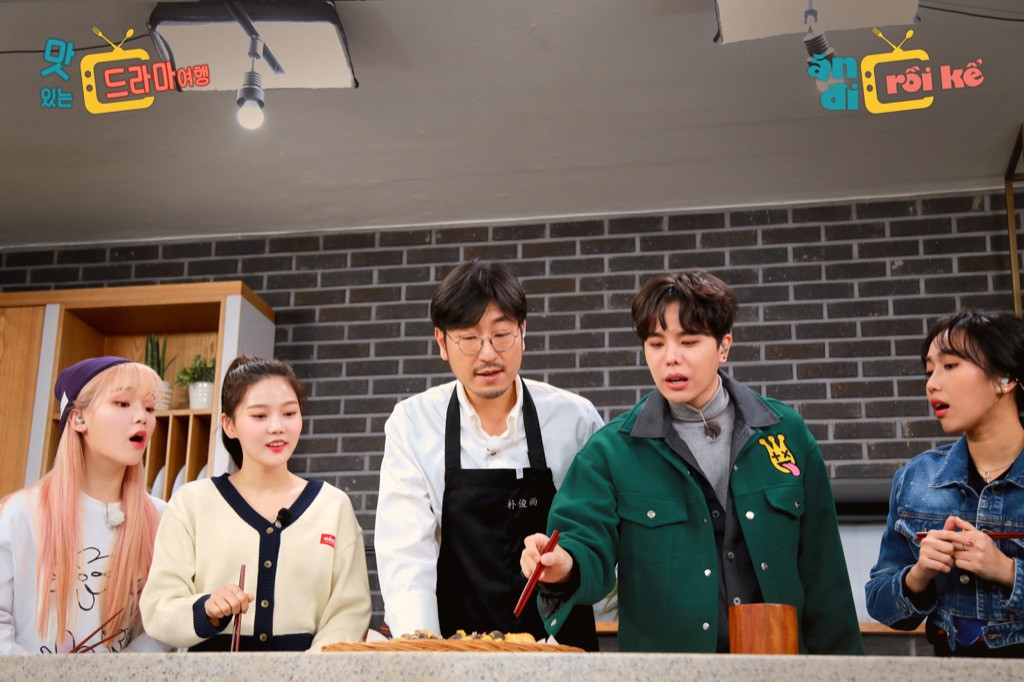 S.T Sơn Thạch ghen tị với Trịnh Thăng Bình, muốn có dịp nấu cơm tấm cùng Nancy (MOMOLAND) ảnh 1