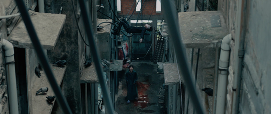 Hoàng Thùy Linh, Trịnh Thăng Bình xuất hiện đáng sợ trong trailer “Trái tim quái vật” ảnh 1