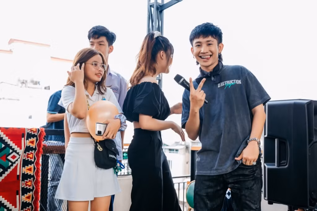 Ricky Star họp fan trước thềm Chung kết Rap Việt, khiêu vũ cùng Lăng LD trên sân khấu ảnh 3