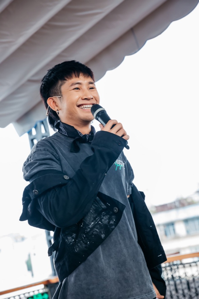 Ricky Star họp fan trước thềm Chung kết Rap Việt, khiêu vũ cùng Lăng LD trên sân khấu ảnh 1
