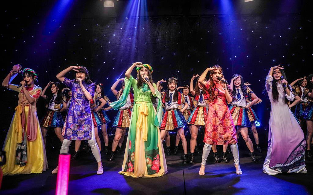 SGO48 dành tiền bán sticker trong suất diễn đầu tiên quyên góp cho miền Trung ảnh 4