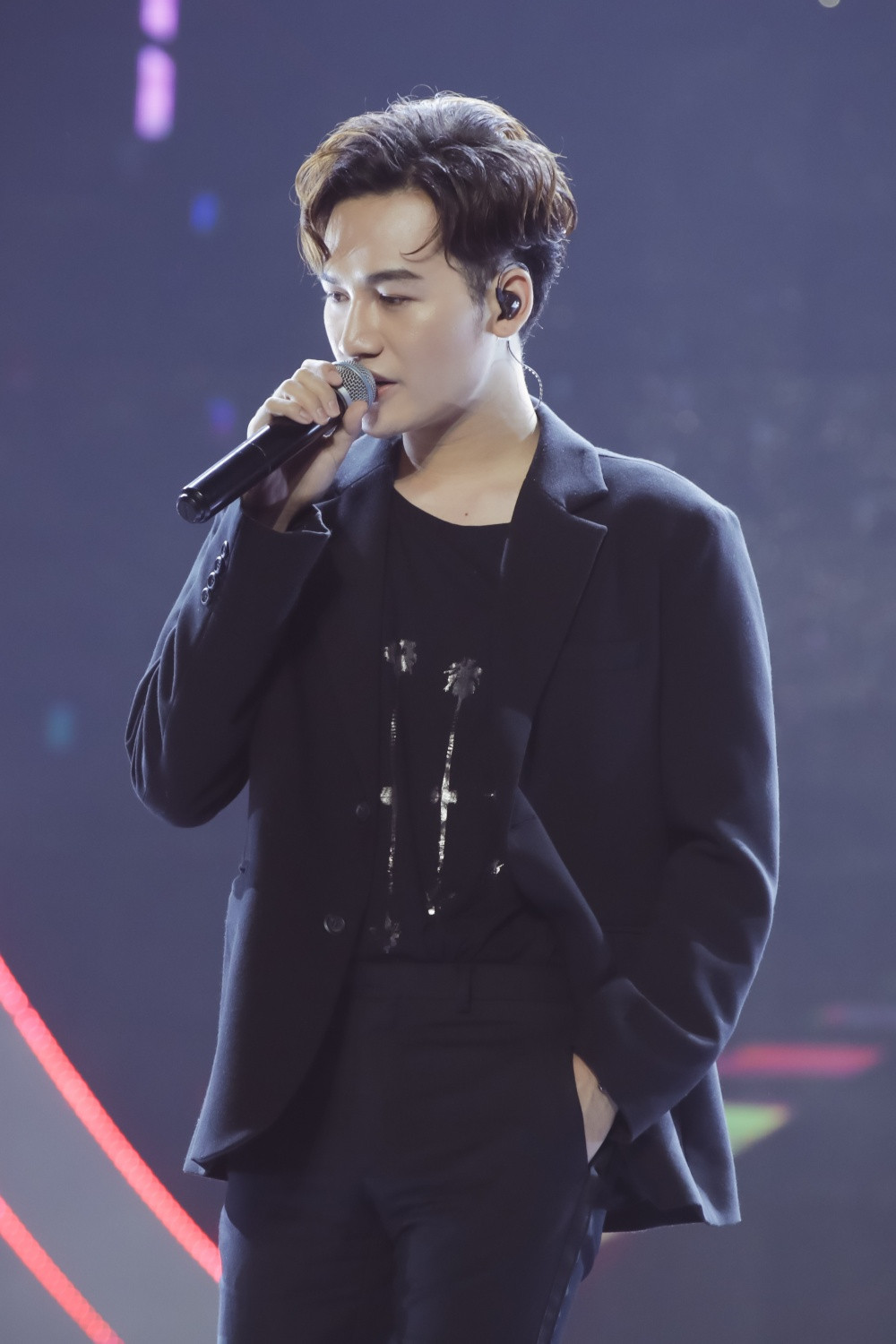 Thiều Bảo Trâm hóa công chúa ngọt ngào tỏa sáng trên sân khấu V Heartbeat ảnh 8