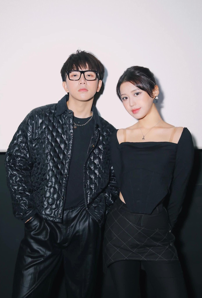 Han Sara rạng rỡ mừng sinh nhật tuổi 20 bên Tùng Maru và hàng trăm fan ảnh 1