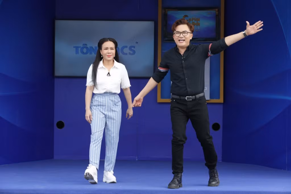 Hơn 50 người nổi tiếng chung tay mang “Cơ hội đổi đời” đến cho những hoàn cảnh khó khăn ảnh 1