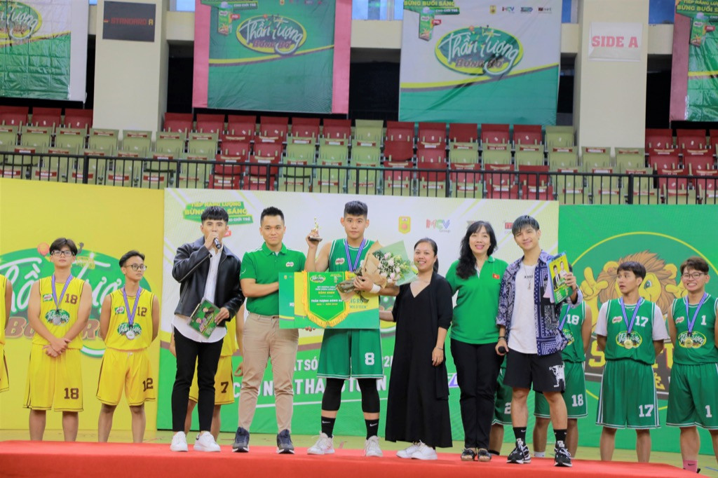 Hotboy 1m84 trường THPT Nguyễn Thị Minh Khai trở thành Quán quân của “Thần Tượng Bóng Rổ“ ảnh 5