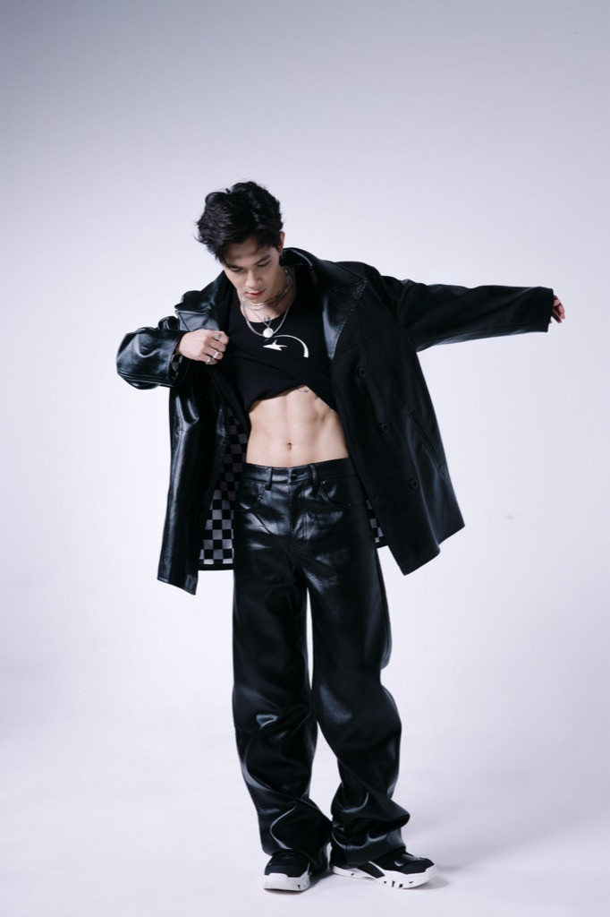 Diễn viên Anh Tú khoe cơ bụng 6 múi săn chắc cực “hot”, dành lời khen cho Châu Bùi ảnh 3