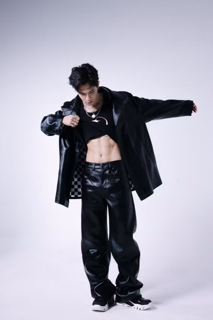 Diễn viên Anh Tú khoe cơ bụng 6 múi săn chắc cực “hot”, dành lời khen cho Châu Bùi ảnh 3