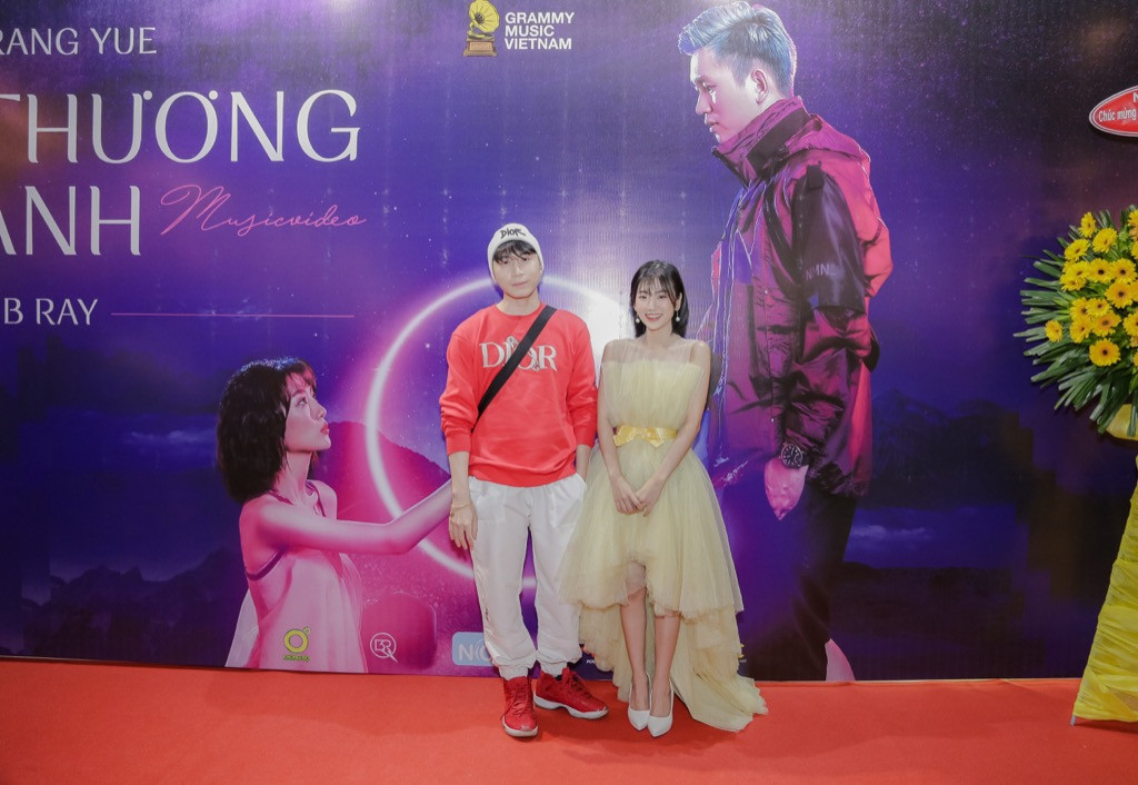 Karik, ViruSs đến chúc mừng B Ray và Trang Yue ra mắt MV mới "Thương Anh" ảnh 4