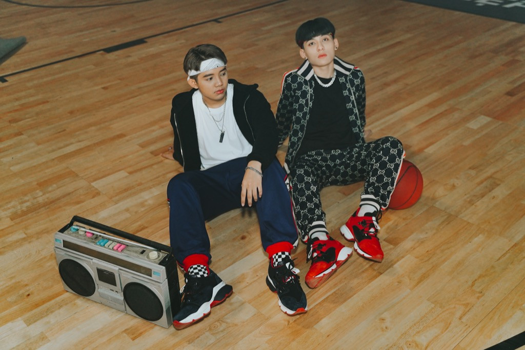 X2X mang sàn nhảy thập niên 90 vào MV mới, mong được Ngô Thanh Vân để ý ảnh 2