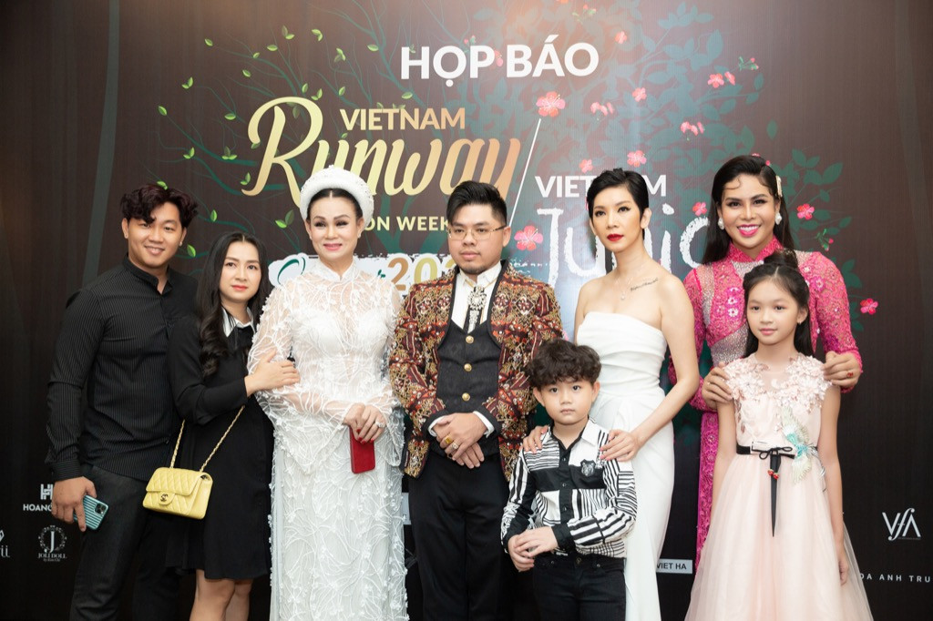 Người đẹp chuyển giới Cát Thy hồi hộp trước ngày sải bước tại Tuần lễ thời trang Việt Nam ảnh 1