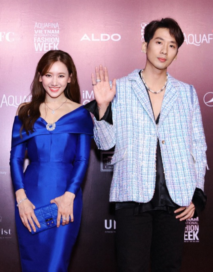 Hari Won sánh đôi Tuấn Trần, rinh giải thưởng mặc nổi bật nhất tại sự kiện thời trang ảnh 2