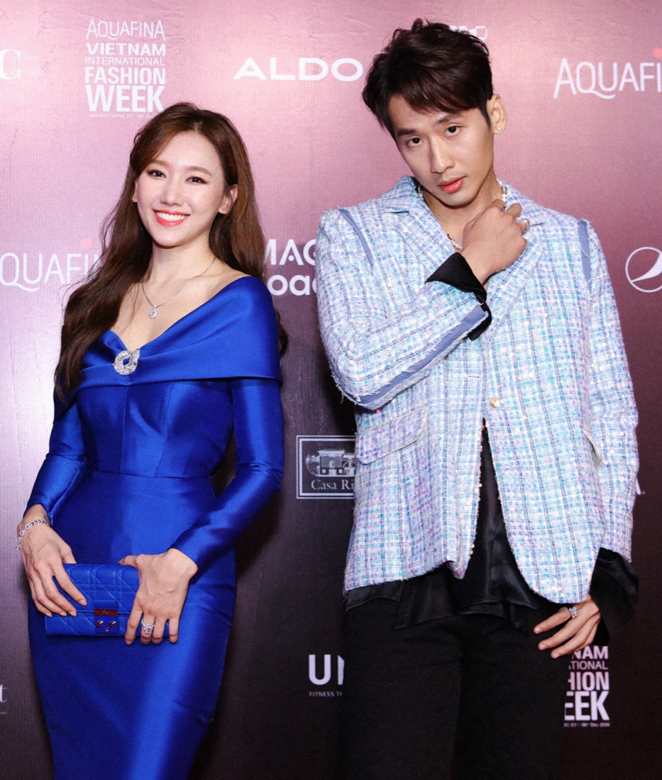 Hari Won sánh đôi Tuấn Trần, rinh giải thưởng mặc nổi bật nhất tại sự kiện thời trang ảnh 1