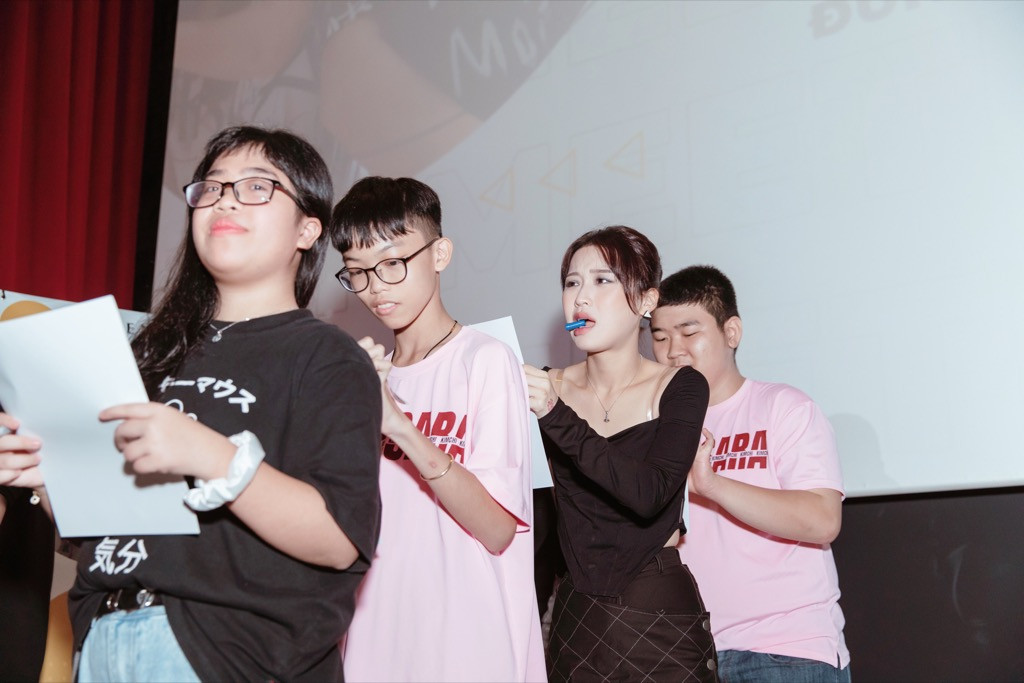 Han Sara rạng rỡ mừng sinh nhật tuổi 20 bên Tùng Maru và hàng trăm fan ảnh 2