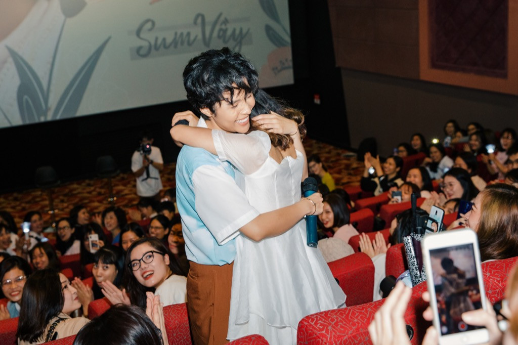 Vũ Cát Tường lần đầu “hát chay” ca khúc mới “Hành Tinh Ánh Sáng” cùng fan Hà Nội ảnh 5