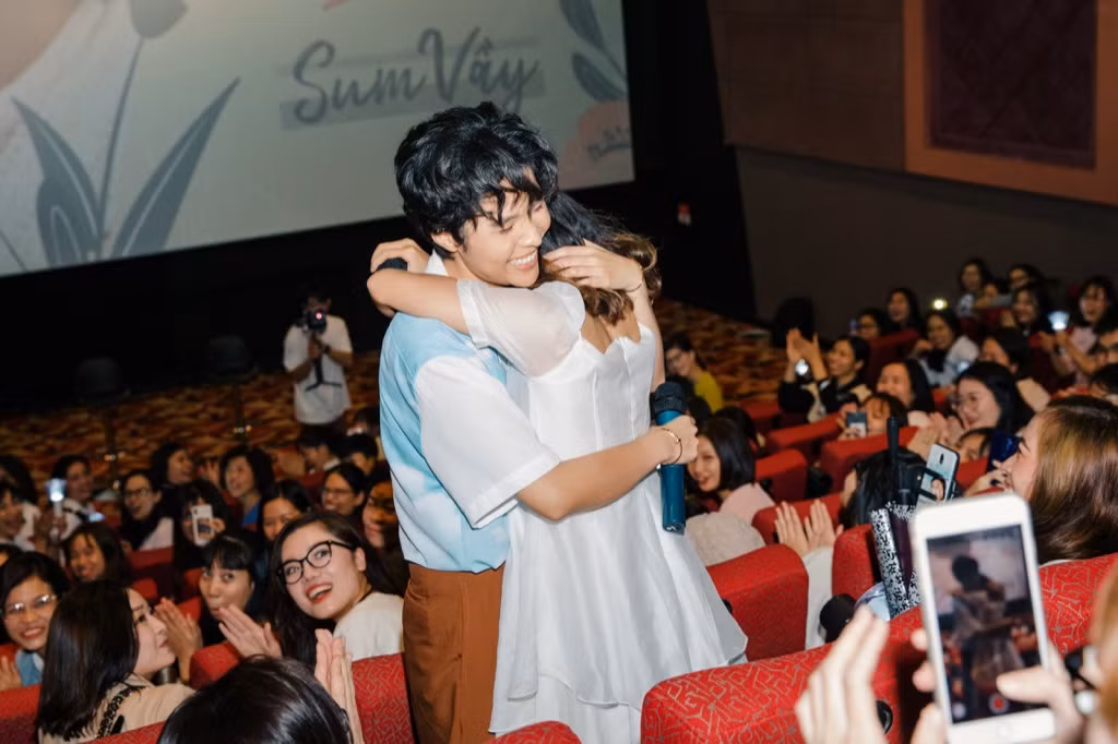 Vũ Cát Tường lần đầu “hát chay” ca khúc mới “Hành Tinh Ánh Sáng” cùng fan Hà Nội ảnh 5