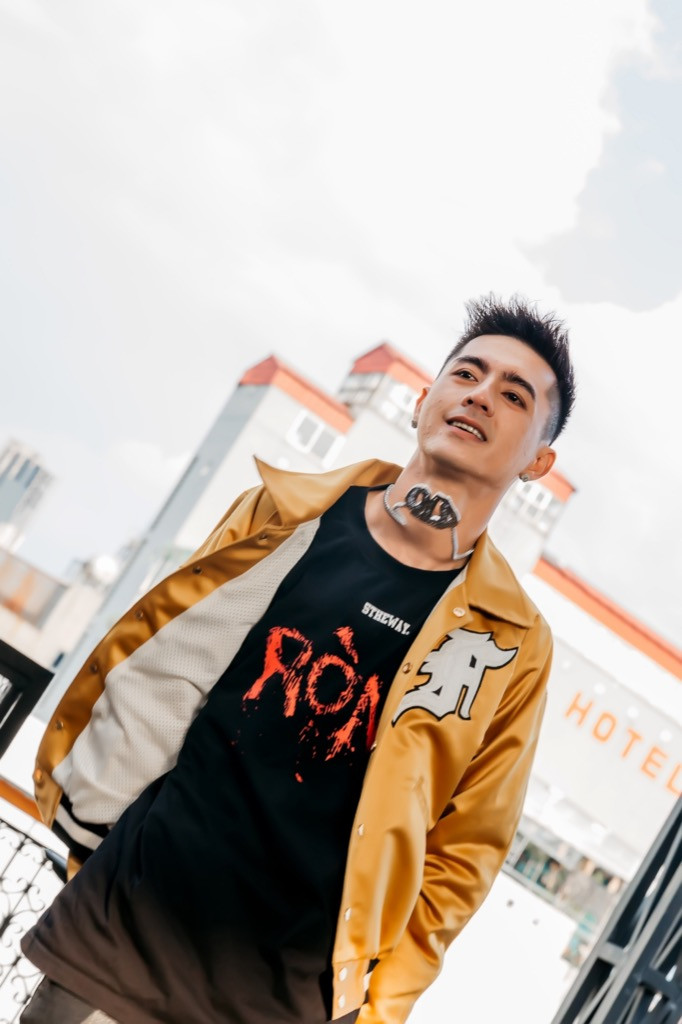 Ricky Star họp fan trước thềm Chung kết Rap Việt, khiêu vũ cùng Lăng LD trên sân khấu ảnh 7