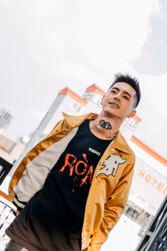Ricky Star họp fan trước thềm Chung kết Rap Việt, khiêu vũ cùng Lăng LD trên sân khấu ảnh 7