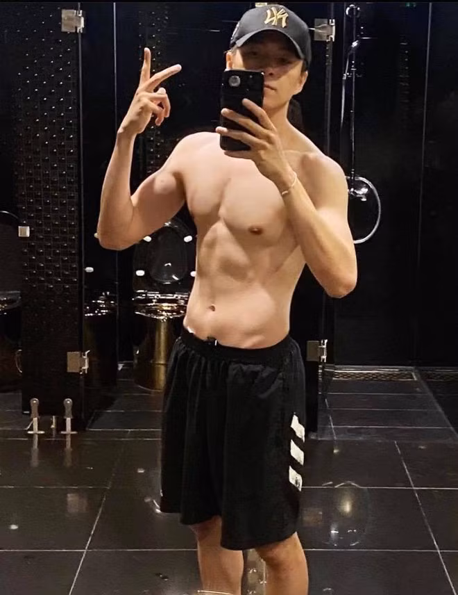 Ngô Kiến Huy lần đầu chia sẻ về tin đồn "chơi bời khiến ngoại hình gầy gò, hốc hác" ảnh 3