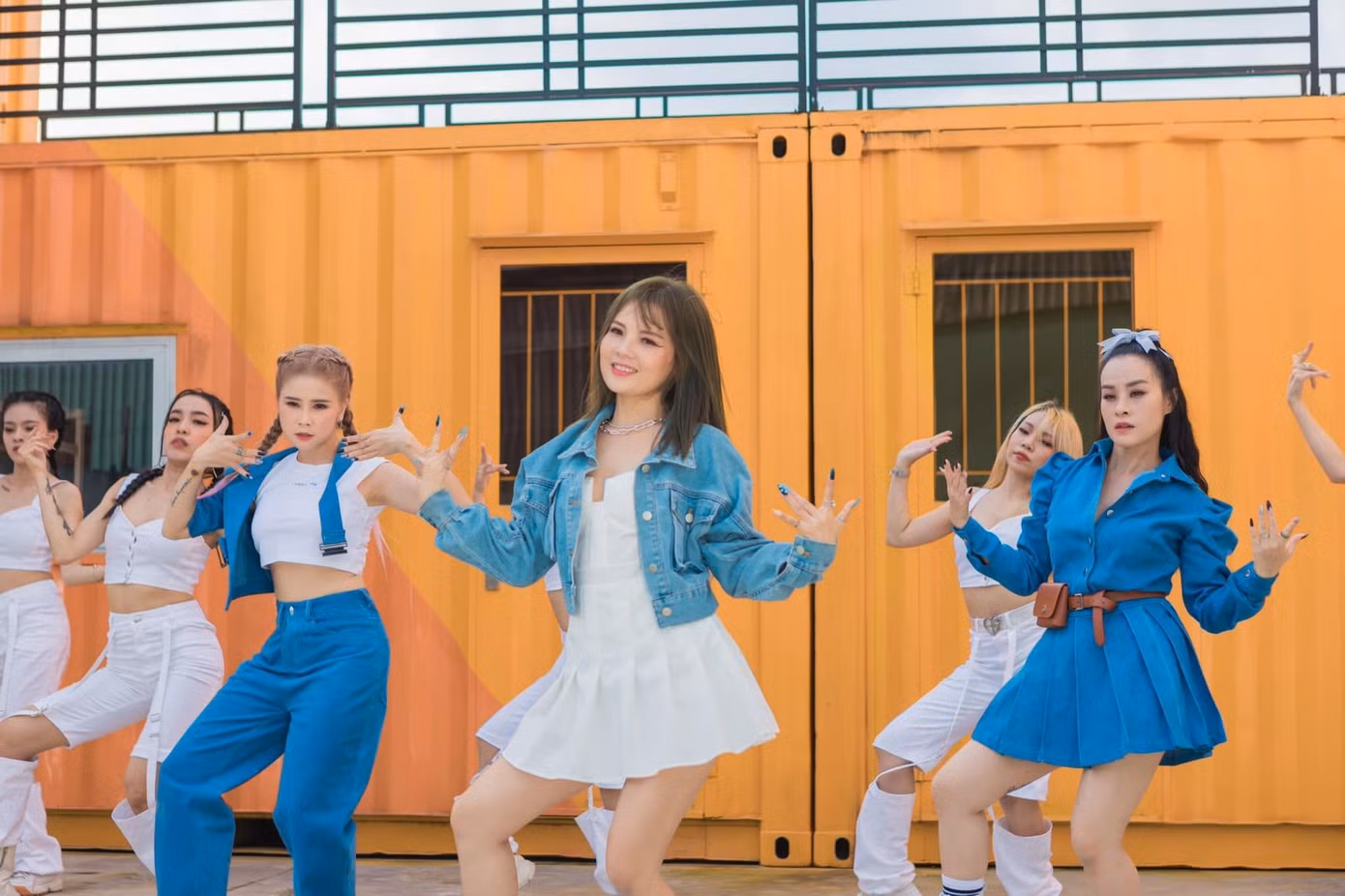 Nhóm Mắt Ngọc bất ngờ “đánh úp” fan bằng teaser MV mới, sẵn sàng trở lại V-Pop ảnh 4