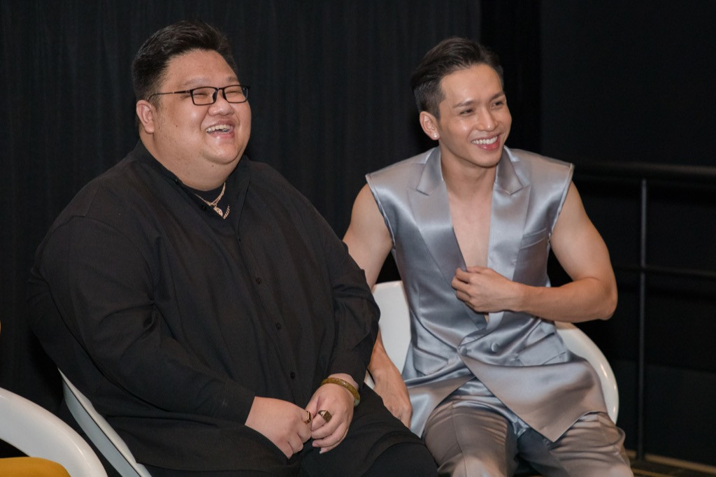 Bạch Công Khanh khoe body 6 múi, vướng vào “tam giác tình yêu” đam mỹ trong MV mới ảnh 1