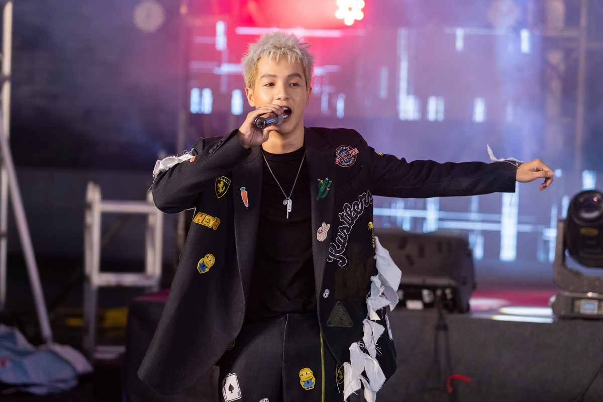 Loạt ảnh điển trai của rapper 16 Typh khiến fan nữ tiếc hùi hụi sau khi rời “Rap Việt“ ảnh 12 Loạt ảnh điển trai của rapper 16 Typh khiến fan nữ tiếc hùi hụi sau khi rời “Rap Việt“ ảnh 12