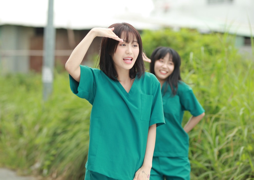 Han Sara kể chuyện bị ám ảnh quá khứ, nỗ lực được làm chính mình trong MV mới ảnh 4