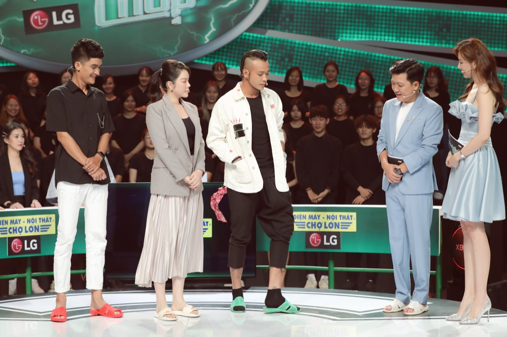 Lý Nhã Kỳ, Hoàng Phi, Mạc Văn Khoa mang dép tổ ong khuấy đảo “Nhanh Như Chớp'' ảnh 4