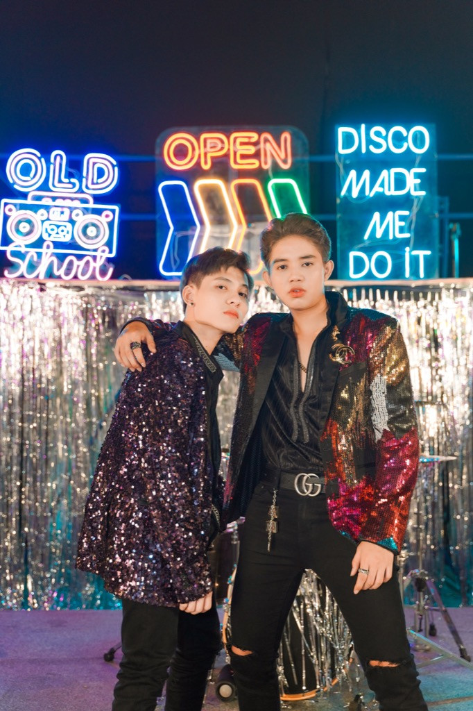 X2X mang sàn nhảy thập niên 90 vào MV mới, mong được Ngô Thanh Vân để ý ảnh 6