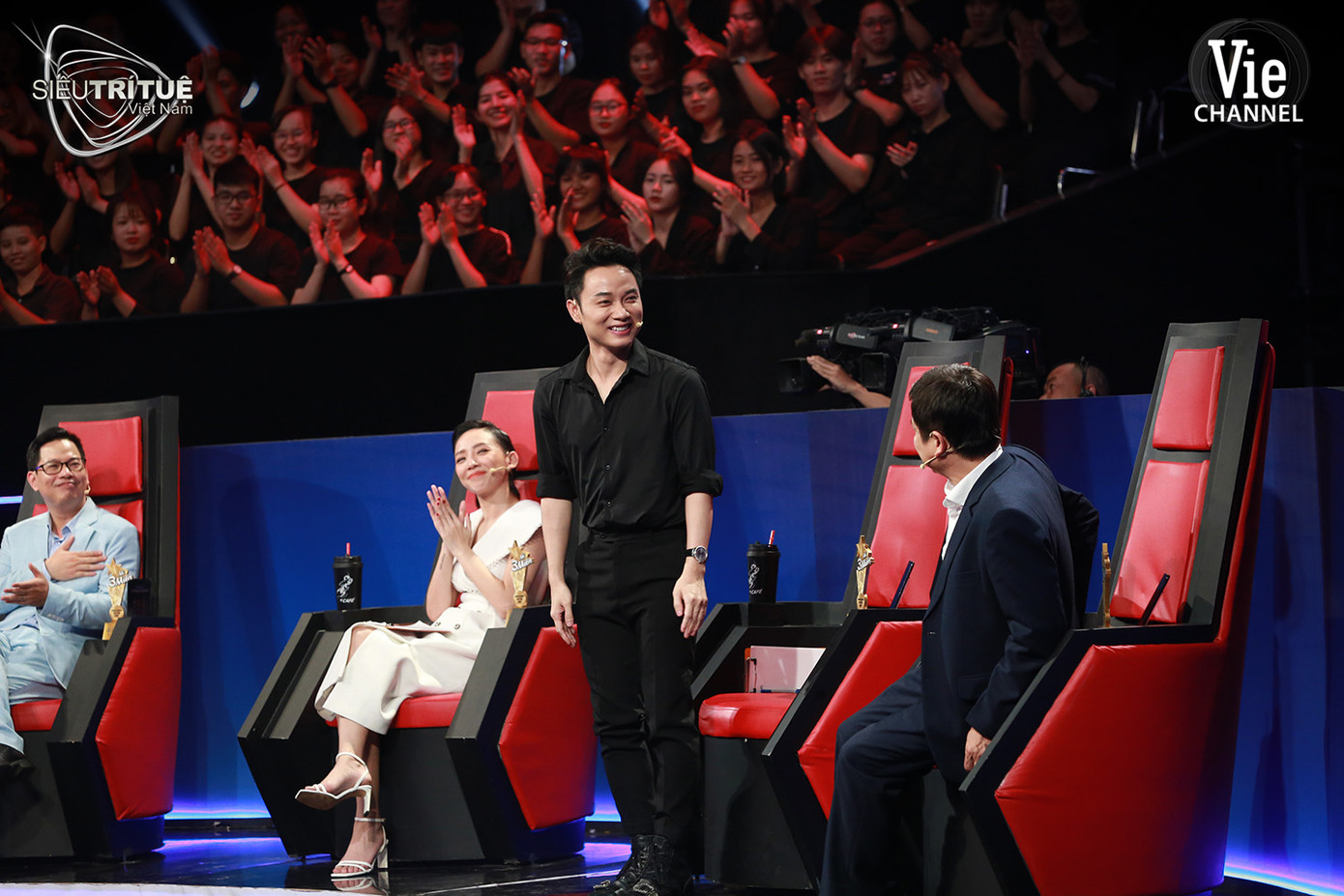 Siêu Trí Tuệ Việt Nam: Thách thức Sudoku lập phương, cậu sinh viên giải đề không cần nhìn ảnh 1