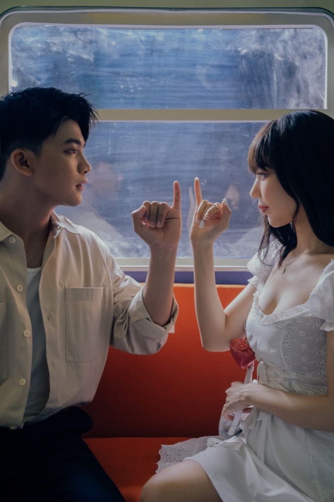 Min kéo fan vào chuyến tàu thời gian định nghĩa mối quan hệ “Trên Tình Bạn Dưới Tình Yêu“ ảnh 2