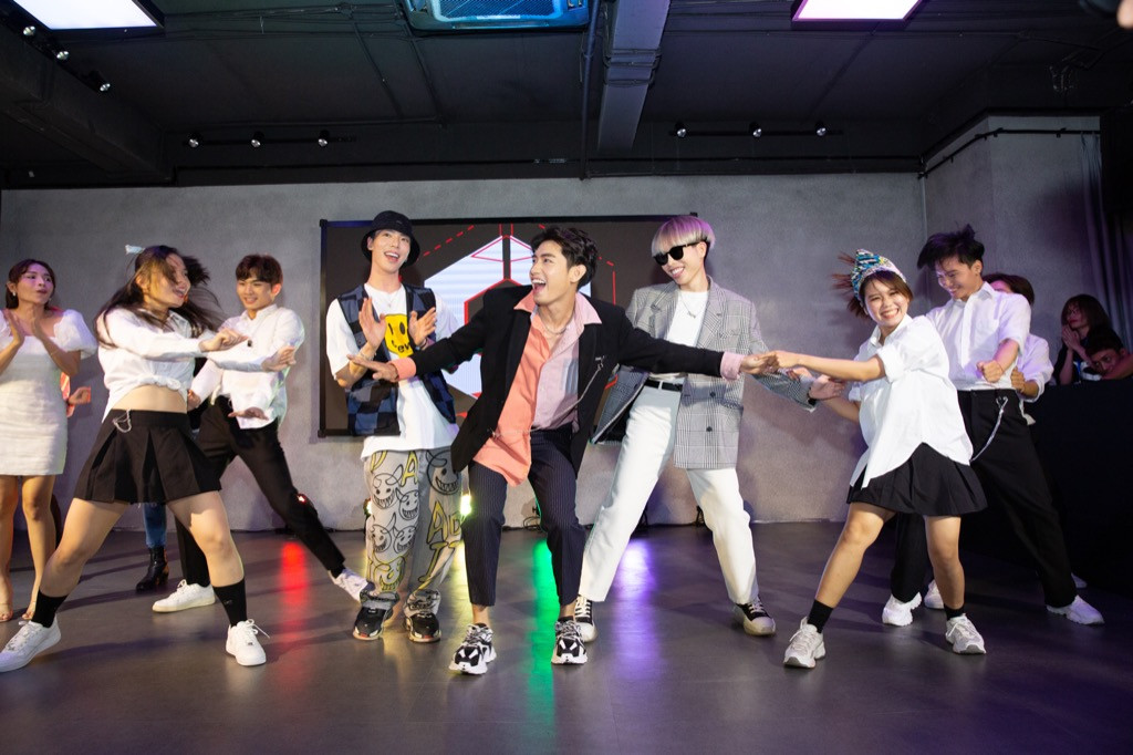 Quang Đăng hạnh phúc khi được ERIK, Đức Phúc “nhảy bè” trong “Người ơi người ở đừng về“ ảnh 4