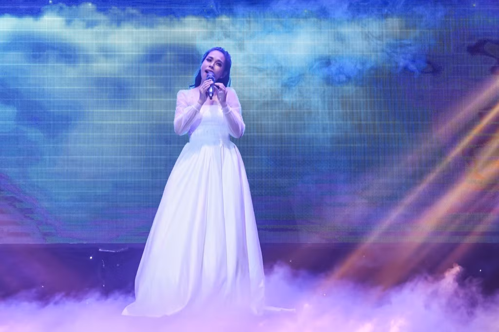 Quốc Cơ - Quốc Nghiệp đấu giá áo mặc tại chung kết Britain’s Got Talent ủng hộ miền Trung ảnh 1