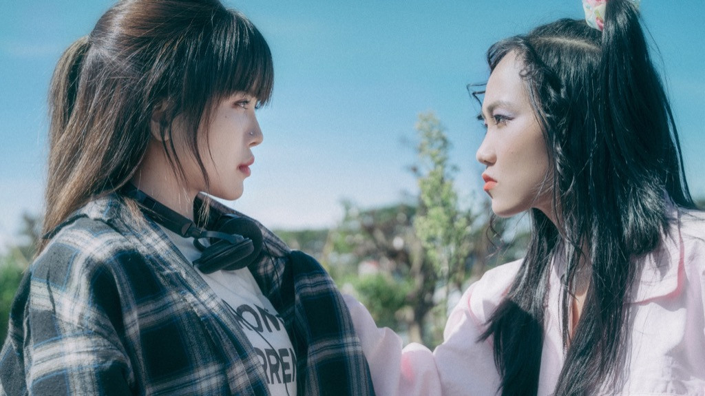 Thiều Bảo Trâm bị nghi “mượn” áo của Sơn Tùng M-TP, nam chính MV cũng do “chàng” mai mối? ảnh 3