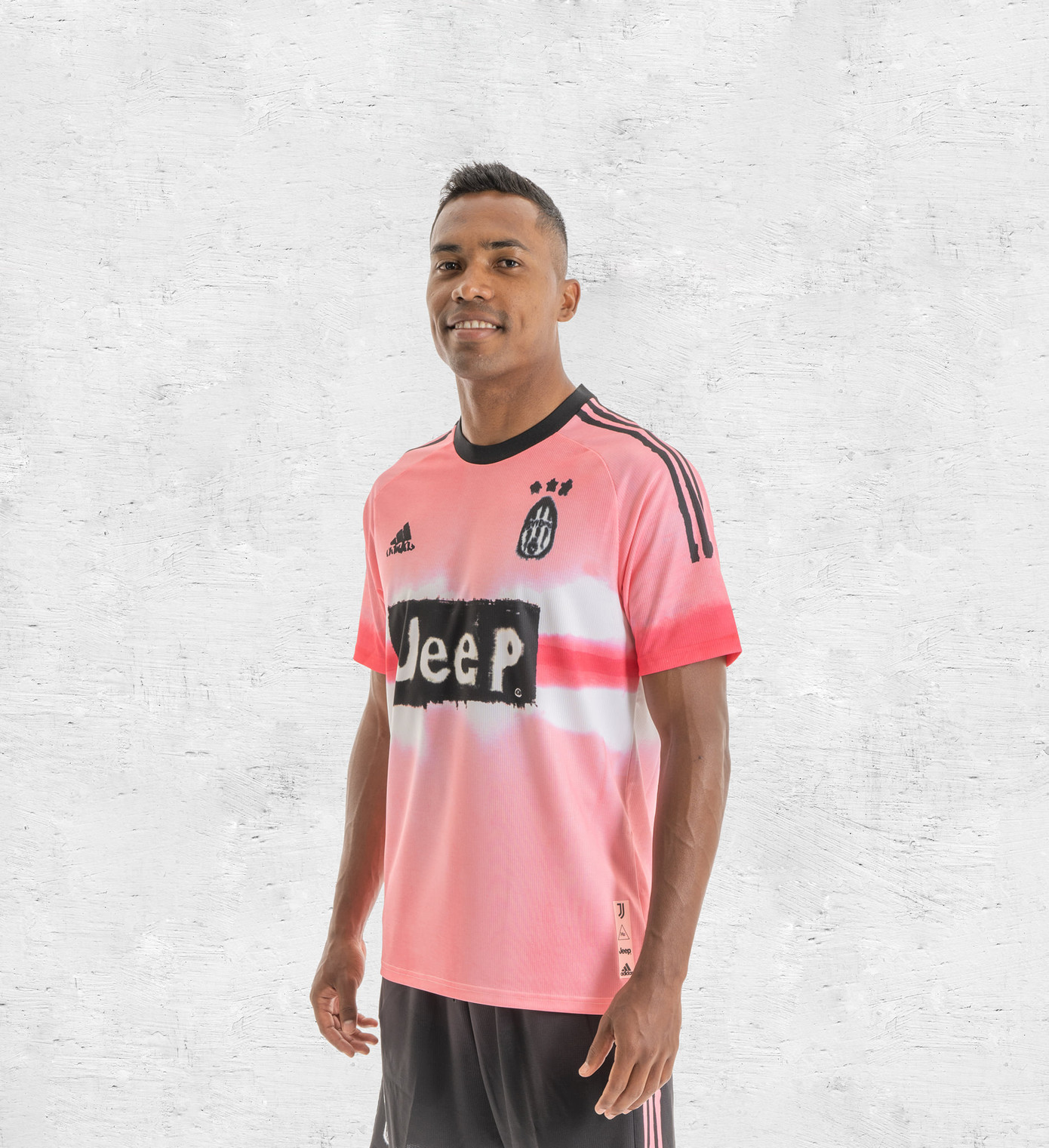 Fan bóng đá săn tìm BST do Pharrell Williams thiết kế riêng cho 5 CLB nổi tiếng thế giới ảnh 4