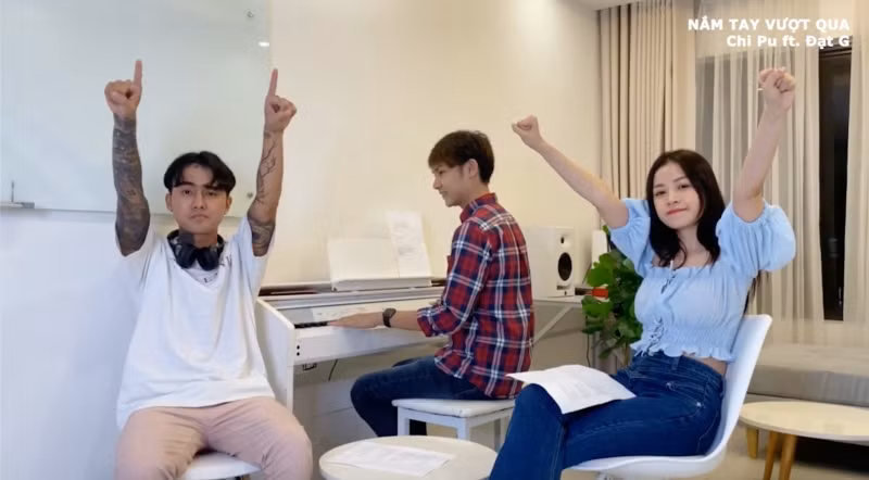 Chi Pu - Đạt G hát “Anh Ơi Ở Lại” phiên bản mới động viên tinh thần bà con miền Trung ảnh 1