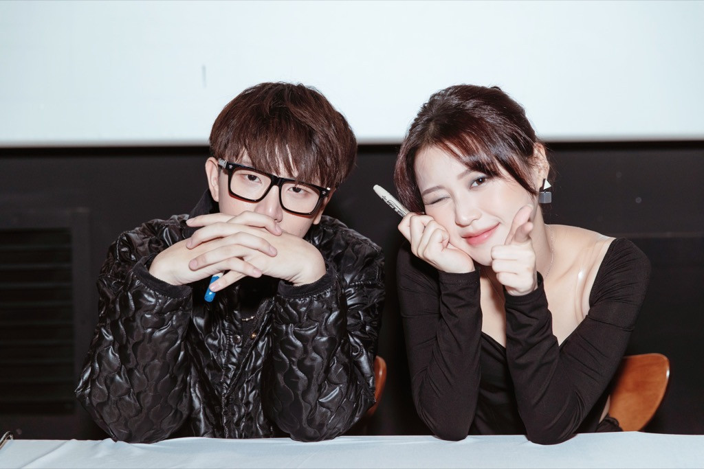 Han Sara rạng rỡ mừng sinh nhật tuổi 20 bên Tùng Maru và hàng trăm fan ảnh 6