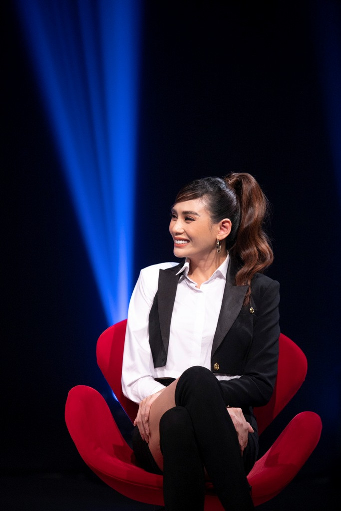 Siêu mẫu Võ Hoàng Yến khóc nấc kể về khoảng thời gian “lạnh nhạt” với gia đình ảnh 1