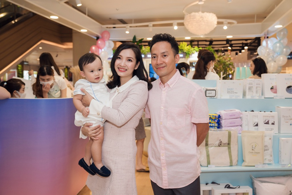 Lần hiếm hoi “ông bố bỉm sữa” Tiến Đạt khoe con trai kháu khỉnh tại sự kiện ảnh 1