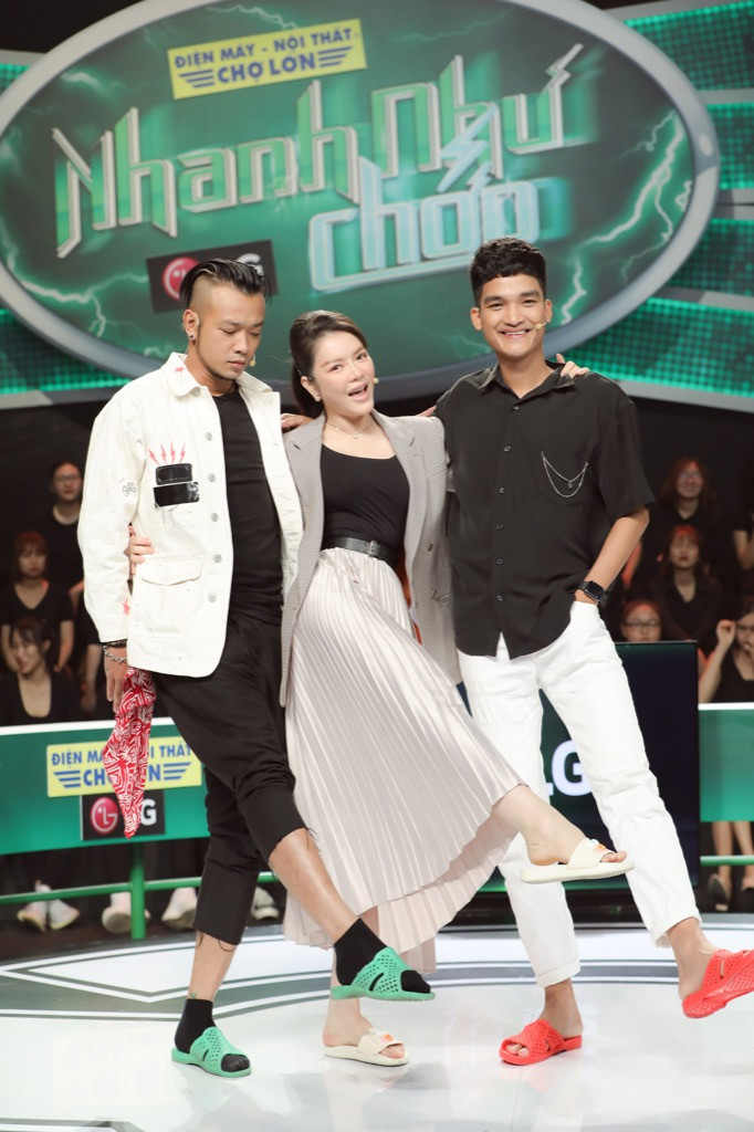 Lý Nhã Kỳ, Hoàng Phi, Mạc Văn Khoa mang dép tổ ong khuấy đảo “Nhanh Như Chớp'' ảnh 6