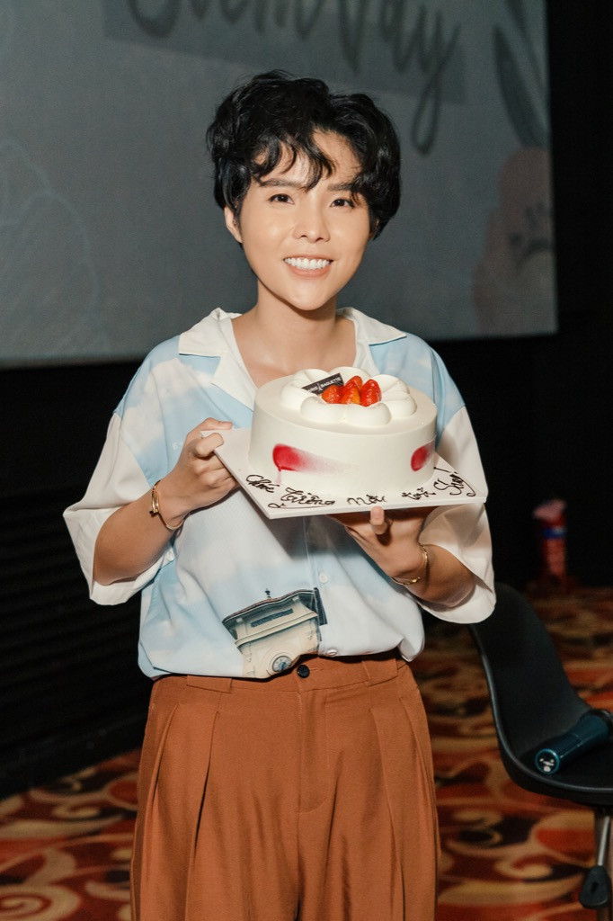 Vũ Cát Tường lần đầu “hát chay” ca khúc mới “Hành Tinh Ánh Sáng” cùng fan Hà Nội ảnh 2