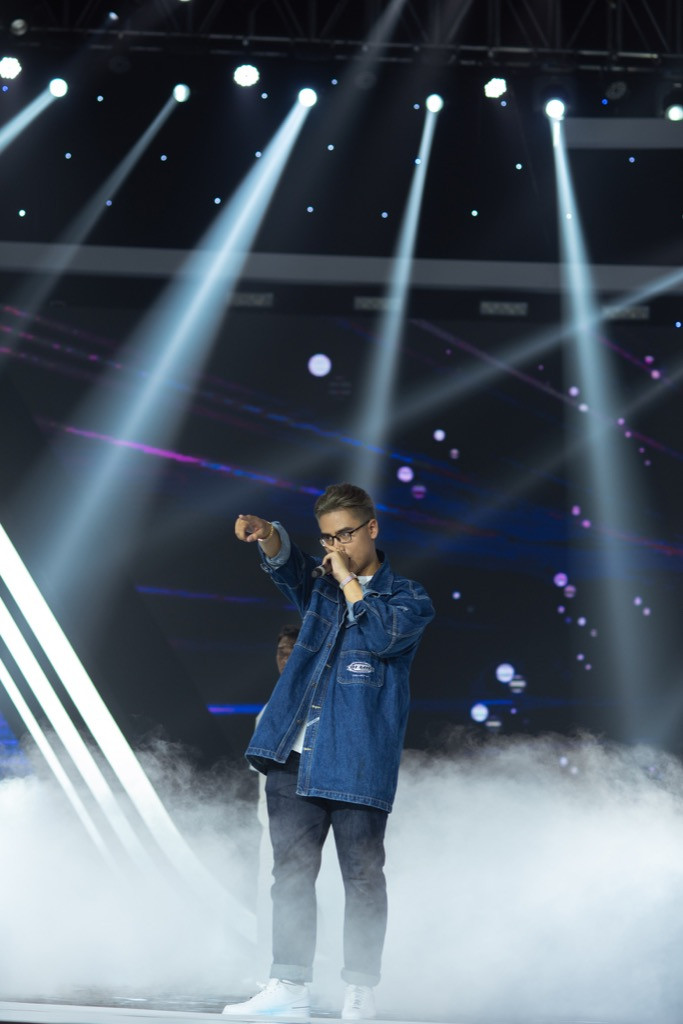 Anh Tú cùng rapper GDucky thể hiện bản hit Đôi Mắt Jack lần đầu diễn live hit “Hoa Hải Đường”, tặng fan thêm ca khúc mới tự sáng tác ảnh 4