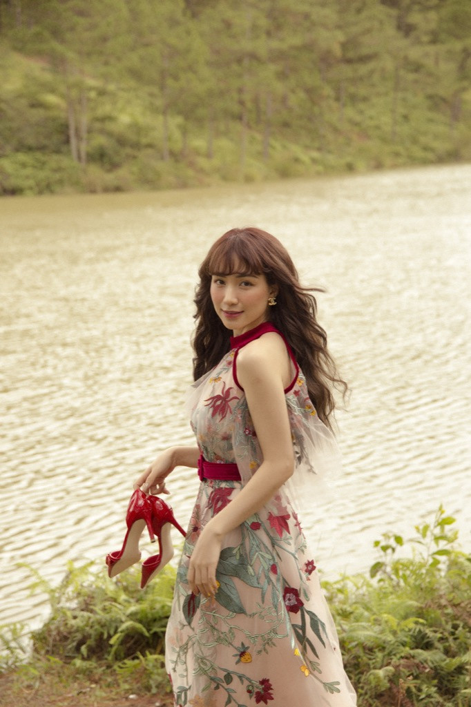 Hoà Minzy bất ngờ tung bản ballad đầy ấm áp tặng fan nhân dịp Giáng sinh ùa về ảnh 5