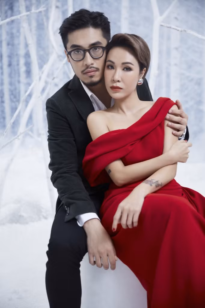 Uyên Linh chấp nhận “giấu mặt” nam chính để tôn được giọng hát của Vũ. trong MV mới ảnh 2