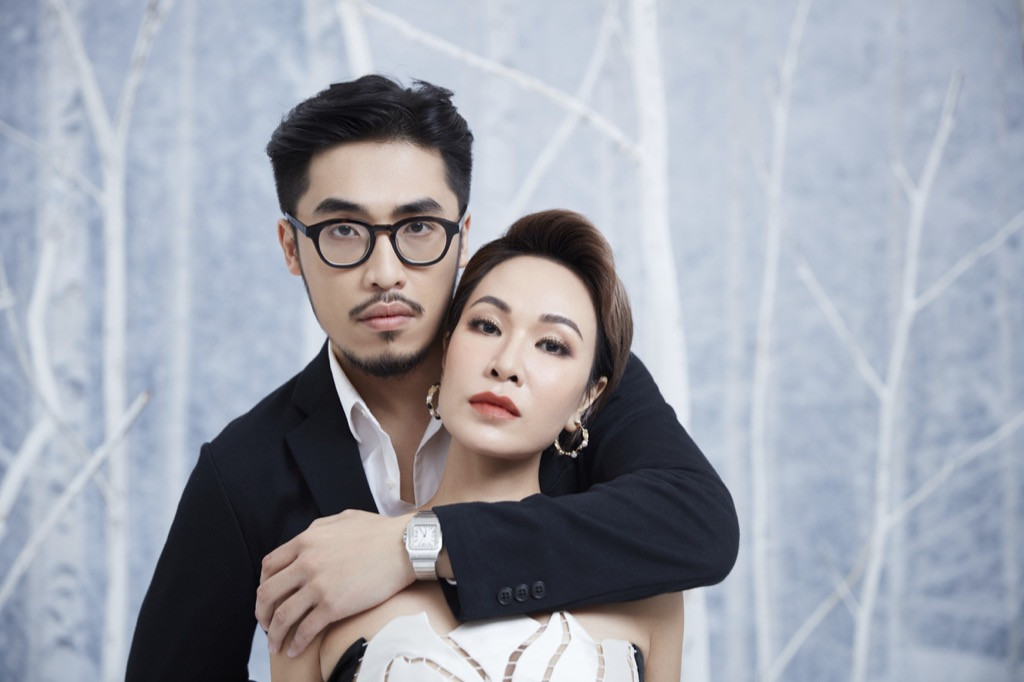 Uyên Linh tình tứ cùng “hoàng tử Indie” Vũ trong bộ ảnh mới, hé lộ màn song ca đầy cảm xúc ảnh 4