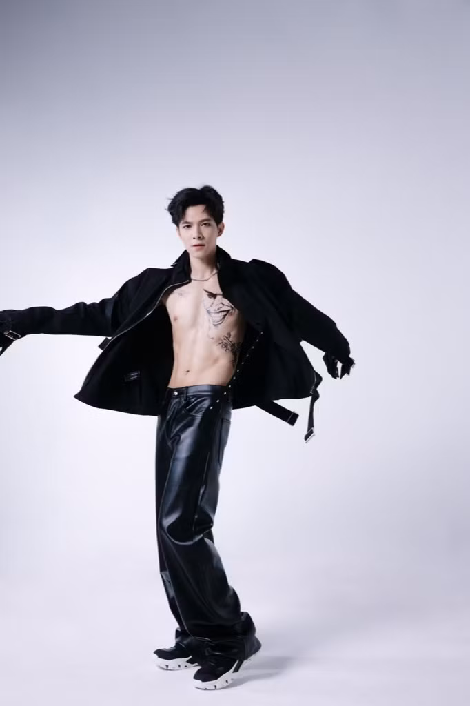 Diễn viên Anh Tú khoe cơ bụng 6 múi săn chắc cực “hot”, dành lời khen cho Châu Bùi ảnh 4