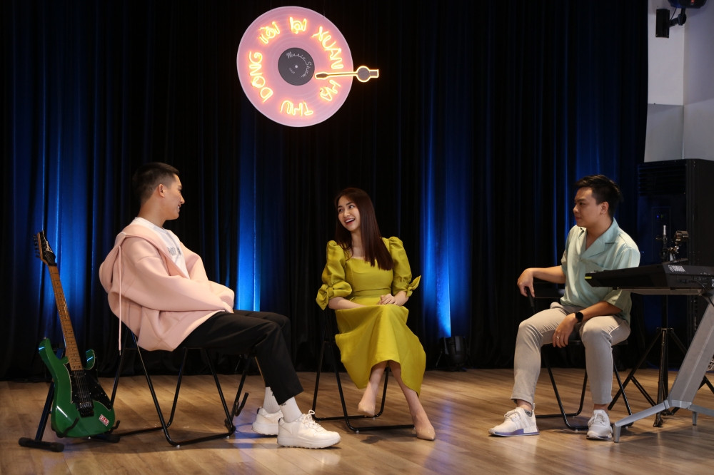 Hòa Minzy, Anh Tú và Hứa Kim Tuyền làm show âm nhạc cực “chill” đón chào năm 2021 ảnh 5