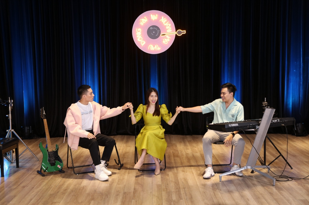 Hòa Minzy, Anh Tú và Hứa Kim Tuyền làm show âm nhạc cực “chill” đón chào năm 2021 ảnh 4