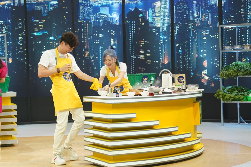 Osad “ngớ người” khi nghe Sam và Liz Kim Cương “thuyết minh” công thức nấu ăn ảnh 3