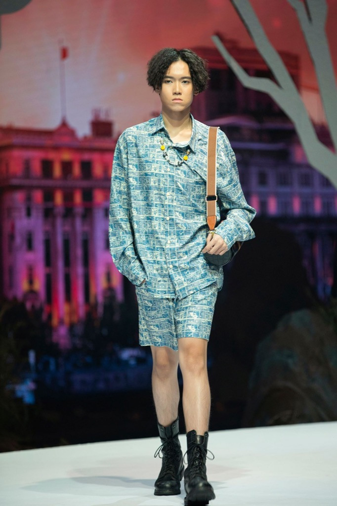 Giữa nhiều thị phi, Hương Giang vẫn tự tin làm vedette sải bước trên sàn catwalk ảnh 4